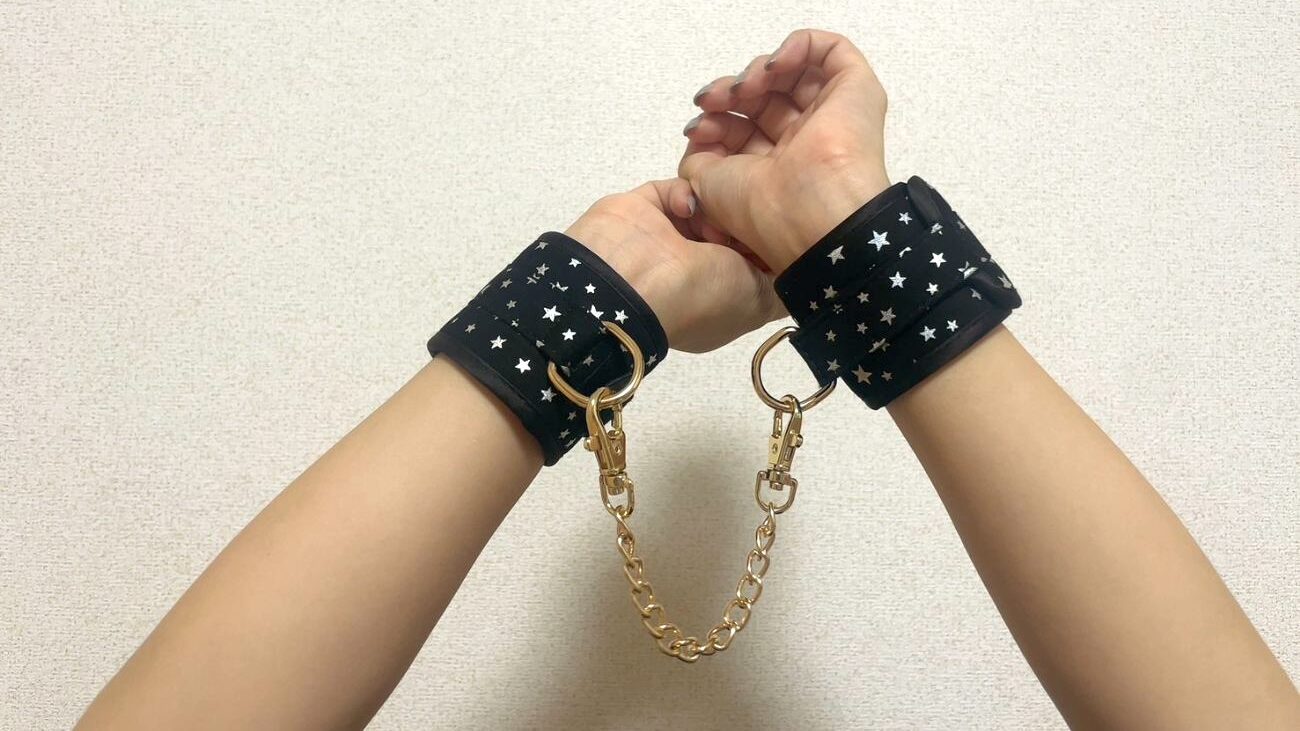 【ソフトSMグッズ7点セット】カップル実体験レポ！手枷・アイマスク・口枷など